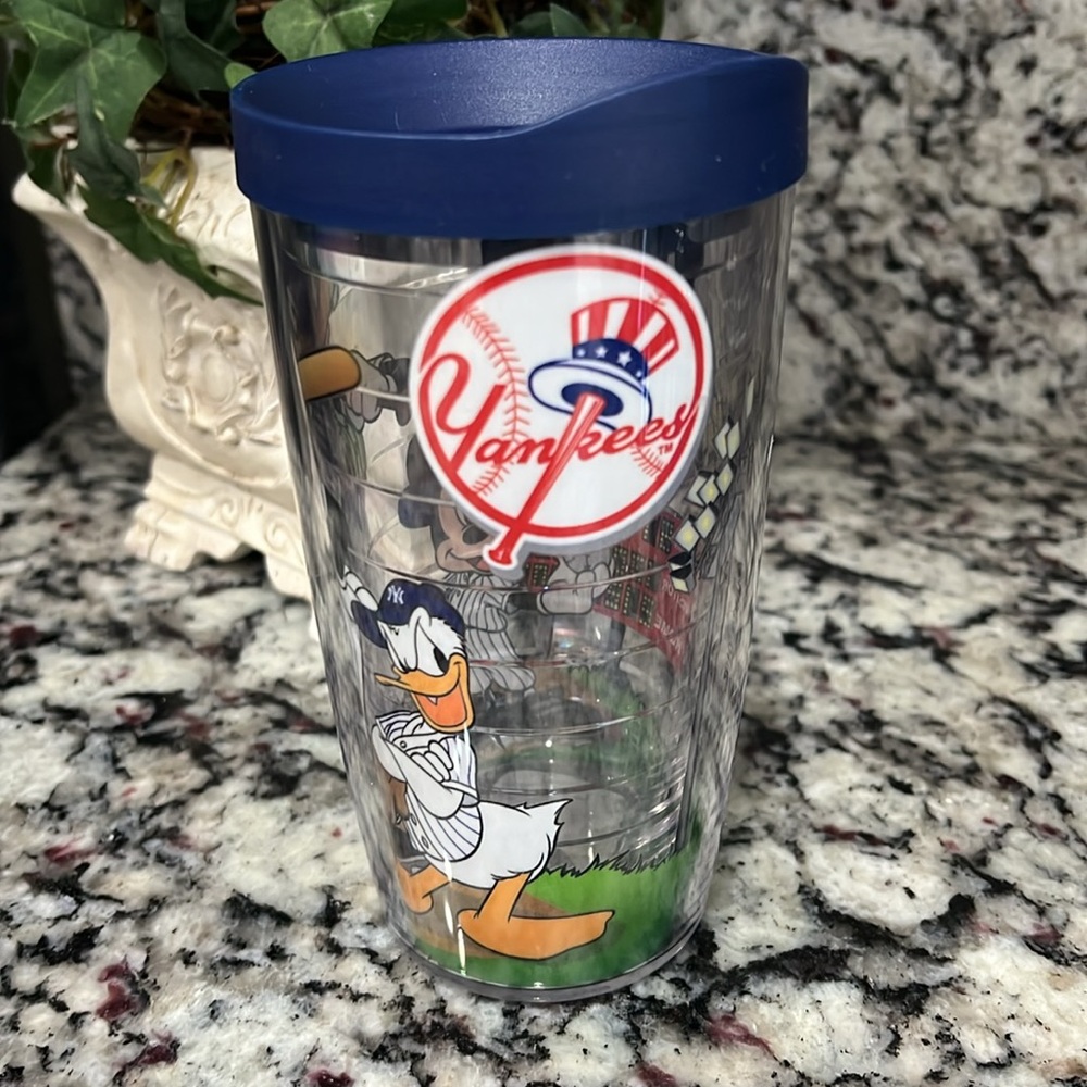 New Tervis NY Yankees Mickey Mouse & friend’s 16oz cup with lid. - Picture 4 of 5